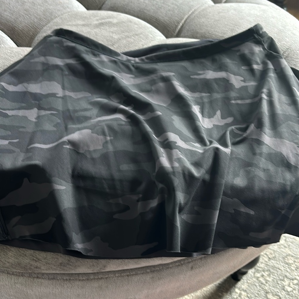 March Point  skirt by Athleta - black Camo print
